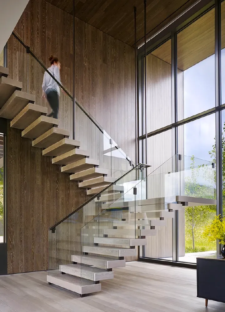 ติดฟิล์มกรองแสงบนโต๊ะทานข้าว