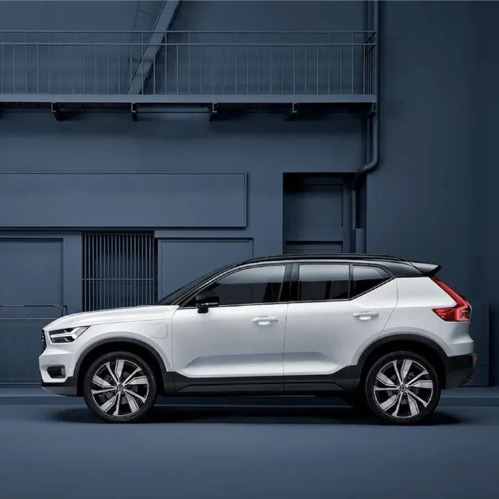 แสงอาทิตย์อ่อนๆกับมุมอาคารเมือง