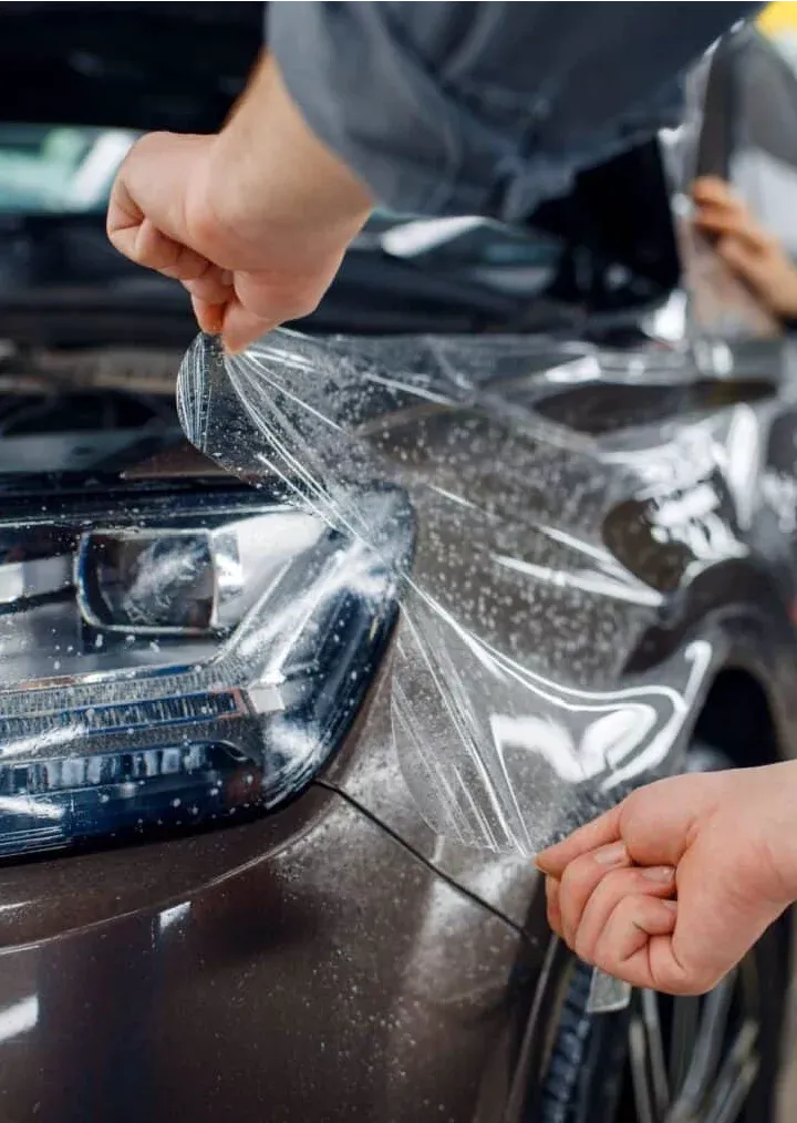 ติดตั้งฟิล์มบนฝากระโปรงรถ